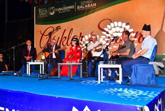Sosyal belediyecilik alanında örnek çalışmalara imza atan Yunusemre Belediyesi, kültür-sanat etkinlikleri ile vatandaşlarının sanat bağlarını kuvvetlendiriyor.