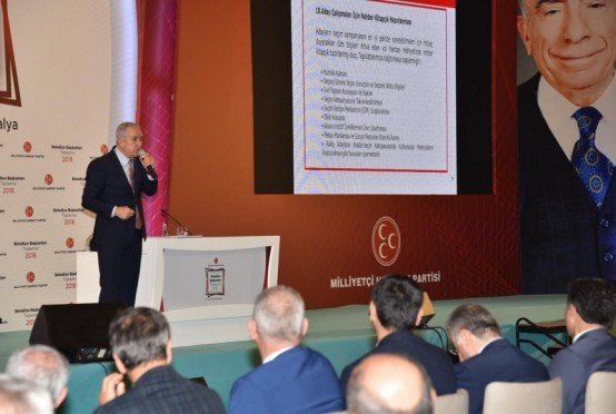 Milliyetçi Hareket Partisi’nin Antalya’da il başkanları ve belediye başkanlarına yönelik düzenlediği toplantıda Milliyetçi Hareket Partisi Genel Başkan Yardımcısı Sadir Durmaz partililere hitap etti. Manisa Büyükşehir Belediye Başkanı Cengiz Ergün’ün de katılım sağladığı toplantıda Durmaz, yaklaşan yerel seçimler çerçevesinde partinin seçim stratejisi hakkında bilgi verdi. Durmaz, Türkiye’nin dört bir yanından belediyecilik hizmetlerine değinirken üretken belediyecilikte Manisa Büyükşehir Belediyesinin kente kazandırdığı tam otomasyonlu otopark ve Kuva-yı Milliye Anıtı’nda yaptığı çevre düzenlemesini de örnek verdi.

Yaklaşan yerel seçimler öncesi Milliyetçi Hareket Partisi’nin il başkanları ve belediye başkanlarına yönelik düzenlediği kamp programının açılış oturumunda Milliyetçi Hareket Partisi Genel Başkanı Devlet Bahçeli katılımcılara hitap etti. MHP Genel Başkanı Devlet Bahçeli’nin ardından katılımcılara seslenen MHP Yerel Yönetimlerden Sorumlu Genel Başkan Yardımcısı Sadir Durmaz, yaklaşan yerel seçimlerde partinin seçim stratejisi hakkında bilgi verdi. Antalya’nın Serik ilçesinde düzenlenen toplantıya Manisa Büyükşehir Belediye Başkanı Cengiz Ergün, MHP İl Başkanı Erkan Öztürk, Kula Belediye Başkanı Hüseyin Tosun, Selendi Belediye Başkanı Yasin Dumlupınar, Alaşehir Belediye Başkanı Ali Uçak, Sarıgöl Belediye Başkanı Necati Selçuk, Turgutlu Belediye Başkanı Turgay Şirin ve Salihli Belediye Başkanı Zeki Kayda ile birlikte katıldı.
MHP’li Belediyelerin Üretken Projeleri
MHP Genel Başkan Yardımcısı Sadir Durmaz, toplantıda 31 Mart 2019 tarihinde gerçekleşecek olan yerel seçimlere yönelik olarak pek çok başlık altında bilgi verdi.  Durmaz, belediyecilik anlamında hizmetlerden örneklerler verirken, MHP’li belediyelerin üretken belediyecilikle ön planda olduğunu vurguladı. Durmaz, Manisa Büyükşehir Belediyesi tarafından şehre kazandırılan tam otomasyonlu otopark ve Kuva-yı Milliye Anıtı’nda yapılan çevre düzenlemesini de örnek verdi.