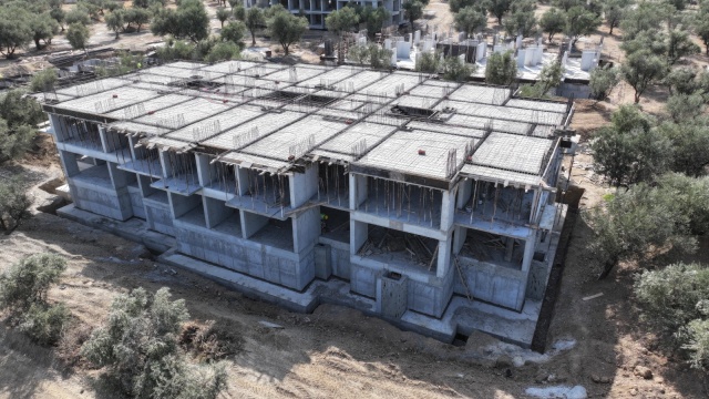 Manisa Büyükşehir Belediyesi tarafından vatandaşların konut ihtiyacını karşılamak amacıyla başlatılan Spilkent Toplu Konut Projesi’nde daha önce yapılan kura çekimiyle hak sahipleri belirlenmişti. Noter huzurunda 08 Ocak Çarşamba (yarın) saat 13.00’da gerçekleşecek ikinci kurayla vatandaşların merakla beklediği bağımsız bölümler (kapı numaraları) belirlenecek.