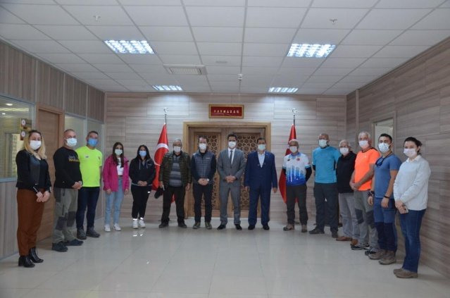 Ziyarette Zafer Kalkınma Ajansı’nın desteklediği Sarıçayır Kamp Alanı ile Milli Bilinç Kampı Turizm Merkezi proje alanında inceleme gezilerinde bulunularak doğa sporları ile ilgili olarak yapılabilecek etkinlikler hakkında görüşmeler gerçekleştirildi.
