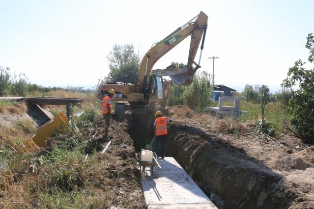 Projenin imalatı titizlikle yürütüldü
Yapılan altyapı projelerinin uzun yıllar kullanılabilir olması için tüm ekipleriyle titiz bir şekilde hareket eden MASKİ, Turgutlu’da yürütülen hat döşeme işinde günümüz teknolojisine uygun tüm çalışmaları sahada uyguladı.