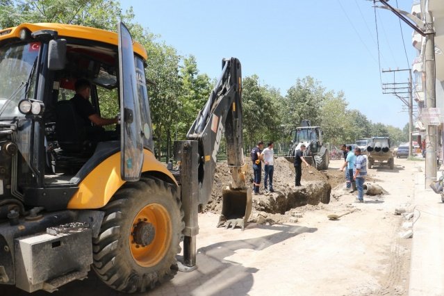 MASKİ Genel Müdürlüğü, Turgutlu ilçesine bağlı Subaşı mahallesinde 60 metrelik ana kanalizasyon hattı yenileme çalışması gerçekleştirdi. Mahalle Muhtarı Sami Tezcan, yapılan bu çalışma ile mahallesinde kanalizasyondan kaynaklı bir sorunun kalmadığını belirtti.