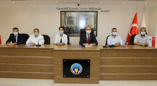 Geçtiğimiz aylarda kadrolu işçiler için imzaladığı sözleşmede verdiği haklarla ülke gündemine oturan Turgutlu Belediyesinde taşeron işçiler için de Belediye-İş Sendikasıyla sözleşme imzalandı. İmzalanan yeni sözleşmeye göre sosyal haklarla birlikte Turgutlu Belediyesinde en düşük maaş 3245 TL oldu.