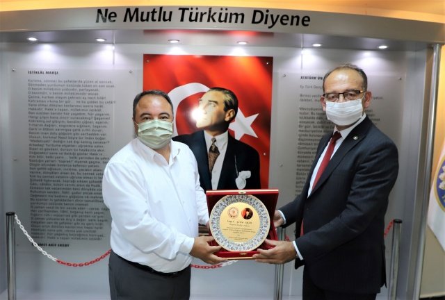 İmzalanan Sözleşme ile Verilen Diğer Haklar Şu Şekilde 
İş kanununda 3 gün olan evlenme izni 7 güne, 5 gün olan doğum izni 7 güne, 3 gün olan ölüm izni 7 güne çıkarıldı. Bunlara ek olarak doğal afetlerde 5 gün, çocuğu sünnet olana 3 gün, evini taşıyana 2 gün, Dünya Engelliler Gününde tüm engelli personele 1 gün ücretli izin verilecek. 
Hac görevini yerine getirmek için Hacca giden vatandaşlara hac süresi boyunca ücretli izin verilecek. Kadın çalışanlar kendi belirleyecekleri bir tarihte ayda 1 gün izinli sayılacak. 
Çalışanlara Ramazan Bayramında 250 TL, Kurban Bayramında 300 TL bayram yardımı, Nisan ve Ekim aylarında 10’ar gün olmak üzere toplam 20 günlük ücretleri tutarında ikramiye verilecek. 
Çocuğu olan çalışanlara bir çocuk için 25 TL olmak üzere 3 çocuğa kadar çocuk yardımı, çalışanın evlenmesi durumunda 500 TL evlilik yardımı, birinci derece yakının vefat etmesi durumunda 500 TL yardım yapılacak.
Okul öncesi eğitimi gören çocuklar için 70 TL, ilköğretim okulunda okuyan çocuklar için 125 TL, lisede okuyan çocuklar için 150 TL, üniversitede okuyanlar ve özel eğitim görenler için 200 TL eğitim yardımı yapılacak.