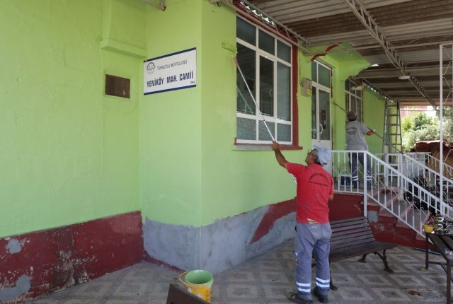 Park ve Bahçeler Müdürlüğü ekiplerince ise Urganlı Mahallesindeki Yeniköy Mahalle Camisinin bakım ve boyama çalışmaları sürdürülüyor. Boyama öncesinde bakım çalışmalarının tamamlandığı Yeniköy Mahalle Camisinde boyama çalışmalarına yine ekiplerce devam ediliyor. Park ve Bahçeler Müdürlüğü ayrıca  Polis Merkezi Amirliğinin iç cephe boyama çalışmalarını da tamamladı.