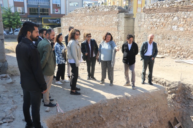 Turizm Tanıtım ve Sanat Komisyonunun ziyaretlerinin, Manisa’nın tüm turistik değerlerinin yerel yönetimlerle iş birliği içinde değerlendirileceği ve sürdürülebilir bir turizm rotasının oluşturulacağı çalışmalar açısından önemli bir adım olacağı belirtildi.