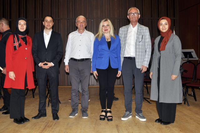 Konser esnasında Türk Halk Müziğinin önemli değerlerinden Ali Ekber Çiçek’in; “Bunca Olan Emeğimi Verdin Ele Hiçe Gönül”, “Deli Misin Divane Misin Gönül?”, “Gönül Gel Varalım Gülşen Bağına”,  “Sabahtan Uğradım Ben Bir Figana”, “İlahi Dostun Bağına Girmek Diler Can Bülbülü”, “Şu Yüce Dağları Duman Kaplamış”, “İzzeti Hürmeti Bilirim Seni”, “Gönül Gel Seninle Muhabbet Edelim”, “Çoktan Beri Yollarını Gözlerim” eserleri seslendirildi.