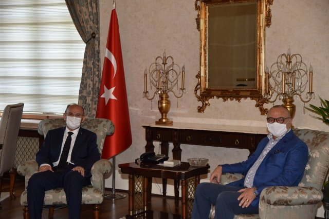 Manisa Büyükşehir Belediye Başkanı Cengiz Ergün, Manisa Valisi Yaşar Karadeniz ile Valilik makamında bir araya geldi.