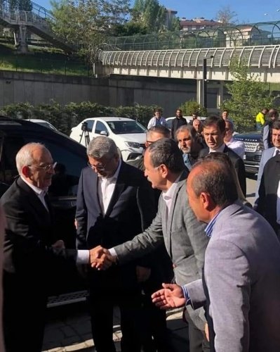 GÜN BİRLİK VE DAYANIŞMA GÜNÜ
CHP Şehzadeler İlçe Başkanı Hakan Gürtunca da konuyla ilgili değerlendirmelerde bulunarak dayanışma içinde olacaklarını ve bu dayanışma ile birlikte AKP-MHP iktidarını demokratik bir şekilde iktidardan indireceklerini söyledi. 
CHP İl Kadın Kolları Başkanı Şadiye Uysal da ise bu saldırıların Cumhuriyet Halk Partisi’ni birbirine daha çok kenetlediğini ve daha da güçlendiklerini iletti.
CHP İstanbul İl Başkanı Kaftancıoğlu’nun ziyaretinde CHP’li Balaban ve beraberindeki heyet CHP Genel Başkanı Kemal Kılıçdaroğlu ve İstanbul Büyükşehir Belediye Başkanı Ekrem İmamoğlu’yla da temaslarda bulundu.