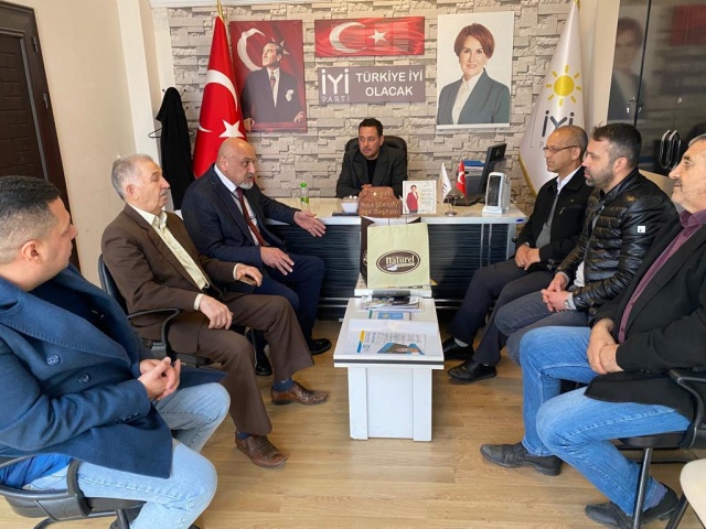 Özcan temayül yoklaması öncesi ilçe gezilerini sürdürüyor.
