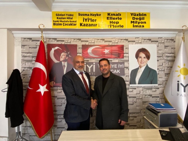 Özcan kendini şöyle tanıtıyor.