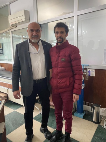 Siyasete giren doktor ilçe ziyaretlerinde hastaları ile karşılaşınca duygusal anlar yaşandı