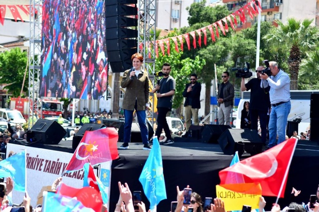 Yavaş,  HDP'nin seçimde rakipleri olduğunu belirterek, "Şu anda HDP bizim rakibimiz, ayrı seçime giriyor öyle mi? Peki HDP’ye bakanlık verilirse biz yokuz diyen kim, Sayın Akşener. Peki milli mutabakat metninde Akşener’in imzası var mı? Nerede o zaman HDP?" diye konuştu.