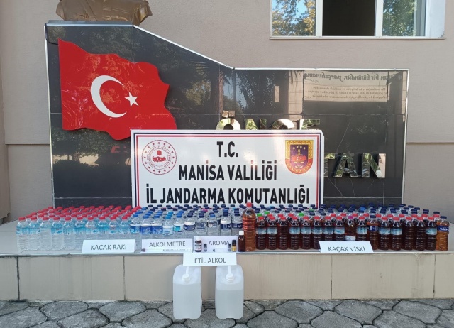 Manisa İli Salihli ilçesinde 11 Eylül 2023 günü saat 16.30 sıralarında Manisa İl Jandarma Komutanlığı  KOM Şube Müdürlüğü ve Salihli İlçe Jandarma Komutanlığı ekiplerince Kaçakçılıkla Mücadeleye yönelik yapılan operasyonlar neticesinde, C.U. isimli şahsa ait ev ve eklentilerinde yapılan aramada;

- (78)adet 0,5 litre pet şişe içerisinde kaçak rakı,
- (35)adet 0,5 litre pet şişe içerisinde viski,
- (10)litre Etil alkol,
- (5)adet Alkol aroması,
- (1)Adet alkol ölçüm cihazı,
- (1)Adet anason yağı,