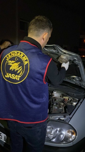 Uyuşturucu Madde İmal ve Ticareti

Manisa İl Jandarma Komutanlığı İstihbarat Şube Müdürlüğü ve Akhisar Jandarma Suç Araştırma Dedektifleri tarafından M.Y. ve G.Y.nin bulunduğu araçta, 29.04.2023 günü C.Savcısının talimatı ile yapılan aramada 250 gr skunk cinsi uyuşturucu madde ele geçirilmiştir.  
Şüpheliler hakkında adli işlemlere başlanmıştır.