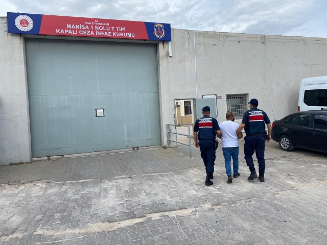 Manisa ili Yunusemre ilçesi Emlakdere Mahallesinde 23.05.2024 günü, yapılan İstihbarat çalışmaları kapsamında  Kasten Öldürme ve Hükümlü Tutuklunun Kaçması suçlarından müebbet hapis cezası bulunan Z.F. (1988/E) isimli şahıs yakalanmış ve adli makamlardaki işlemlerinin ardından Manisa T Tipi Cezaevine teslim edilmiştir.