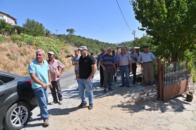 . Evimizin etrafında bekledik. Hanımlarımızı, ihtiyarlarımızı köy dışına çıkardık. Dünürlerim, damadım Karayakuplu’ydu. Evleri kül oldu, gitti. 2-3 dakikada yandı köy. Yangın sönüyor gibi oluyor, sonra yeniden alevleniyor. Bizim Salihli hududuna kadar geldi. Şu an Hacıhıdır’da da çok yangın varmış. Allah razı olsun köyümüzde hiç su sıkıntısı yok. Kahvenin önüne vardım, Salihli’den, muhtarlarımızdan, komşu köylerden araba araba su geldi.”diye konuştu.