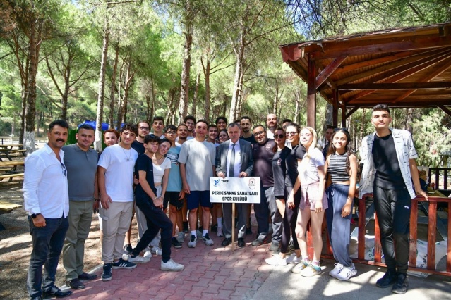 Yunusemre Belediye Başkanı Semih Balaban, Manisalıların uğrak noktalarından birisi olan Süreyya Tabiat Parkı’nı ziyaret etti.