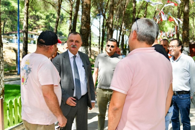 Belediye Başkanı Balaban, “Geçtiğimiz ay hemşehrilerimizin hizmetine sunduğumuz Süreyya Tabiat Parkı ilçemize büyük bir soluk getirdi. Aileleriyle birlikte doğayla iç içe piknik yapan vatandaşlarımızı ziyaret ettik, sofralarına misafir olduk.