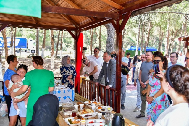 Yaptığımız sohbetlerde Süreyya Tabiat Parkı’nı hizmete sunduğumuz için bizi takdir eden hemşehrilerimize teşekkür ediyorum. Malum yaz ayları. Havalar sıcak. Ülkemizin çeşitli, noktalarından gelen yangın haberleri hepimizi üzüyor.
