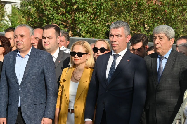 Cumhuriyet Halk Partisi Manisa Milletvekilleri Bekir Başevirgen ve Ahmet Vehbi Bakırlıoğlu’nun da katıldığı, Soma Belediyesi tarafından 19.su düzenlenen Karaelmas Kültür ve Dayanışma Festivali, büyük bir coşkuyla karşılandı.