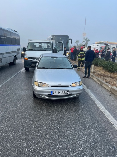"Sürücülerin Daha Dikkatli Olması Gerekiyor"
Manisa Büyükşehir Belediyesi İtfaiye Daire Başkanı Gürhan İnal, hava koşullarının neden olabileceği trafik kazalarına karşı sürücüleri uyardı.  İnal, "Kış mevsiminin yaklaşmasıyla birlikte, hava koşullarının değişkenliği nedeniyle trafik kazaları artış gösteriyor. Dün sabah saatlerinde Akhisar içesimize bağlı Kapaklı ve Kayalıoğlu mahalleleri arasında, 6 farklı noktada peş peşe trafik kazaları meydana geldi. Günün ilerleyen saatlerinde diğer ilçelerimizde de kazalar gerçekleşti ve 14 kazaya müdahale ettik. Bu kazalarda 6 vatandaşımız yaralı olarak kurtuldu. Can kaybının yaşanmaması sevindirici oldu. Yağışlı ve sisli havalarda sürücülerin daha dikkatli olması gerekiyor." dedi.