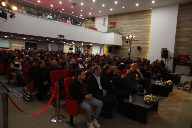 Atatürkçü Düşünce Derneği Alaşehir Şubesi tarafından organize edilen “Memleketin Kısmeti”isimli tiyatro oyunu Fethi Sekin Gençlik merkezinde sahnelendi.