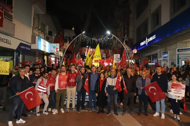 Cumhuriyet Halk Partisi Alaşehir İlçe Başkanlığı, 
"demokrasi yürüyüşü" düzenledi.
