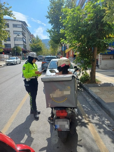 Manisa’da Kask ve Kaldırım Üzeri Denetimi: 826 Sürücüye Ceza

Manisa İl Emniyet Müdürlüğü Trafik Denetleme Şube Müdürlüğü ve ilçe trafik birimleri tarafından 13-14 Eylül 2025 tarihlerinde gerçekleştirilen denetimlerde binlerce araç ve sürücü kontrol edildi.
