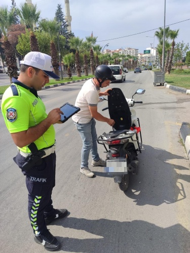 Toplamda 1 milyon 727 bin 890 TL idari para cezası kesildi. Ayrıca 62 araç trafikten men edildi.

Manisa İl Emniyet Müdürlüğü, vatandaşların huzur ve güvenliğini sağlamak amacıyla trafik denetimlerinin aynı kararlılıkla devam edeceğini kamuoyuna duyurdu.