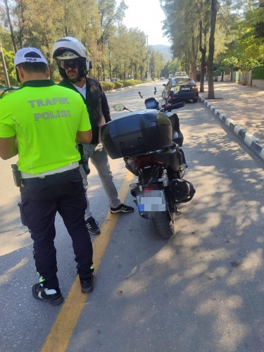 42 adet ceza, “Kaldırım Üzerinde Seyir Etmek” (madde 66)

560 adet ceza, “Kask Takmamak” (madde 78/1-B)

224 adet ceza, diğer maddelerden