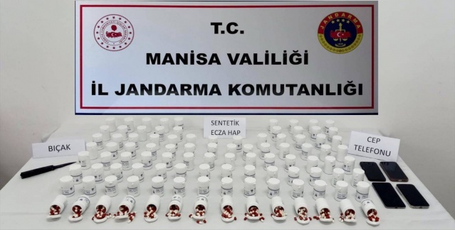 Manisa İl Jandarma Komutanlığı ekipleri, il genelinde uyuşturucu ile mücadele kapsamında gerçekleştirdiği başarılı operasyonlarla dikkat çekti. 20-26 Ekim 2025 tarihleri arasında Şehzadeler, Yunusemre, Saruhanlı, Kırkağaç, Ahmetli, Salihli ve Alaşehir ilçelerinde düzenlenen eş zamanlı operasyonlarda büyük miktarda uyuşturucu madde ele geçirildi.