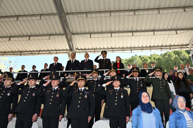 Törenlerin ikinci adresi Kaymakam İbrahim Ethem Akıncı Spor Tesisleri gerçekleştirildi.