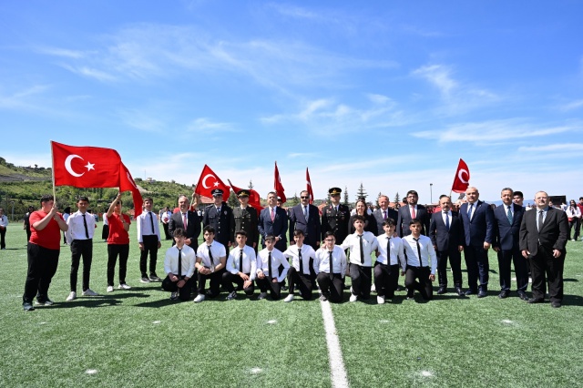 19 Mayıs Atatürk’ü Anma Gençlik ve Spor Bayramı etkinlikleri Gençlik ve Spor İlçe Müdürlüğü ve Demirci İmam Hatip Lisesi Fen ve Sosyal Bilimler Proje Okulu koordinasyonunda düzenlendi.
