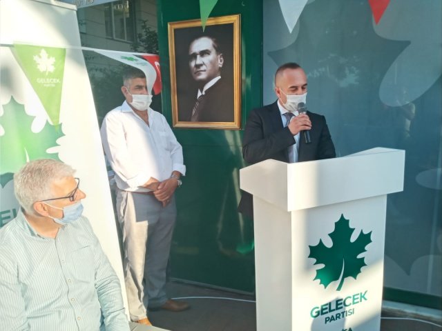 Gelecek Partisi İl Başkanlığında yapılan ilçe kongresine Gelecek Partisi Genel Başkan yardımcısı Selçuk Özdağ, Gelecek Partisi İl Başkanı Mustafa Keskin, siyasi partilerin ilçe başkanları ve çok sayıda partili katıldı.