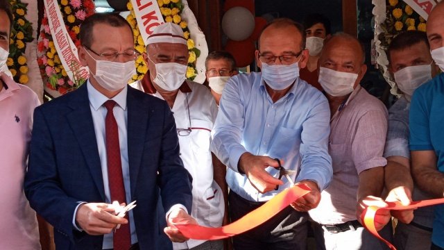 Yeni Mahalle Çamlıca Yolu No:66 Bulunan Pideci Ömer , bugün gerçekleşen açılış töreniyle Turgutlular'ın Hizmetine açıldı.