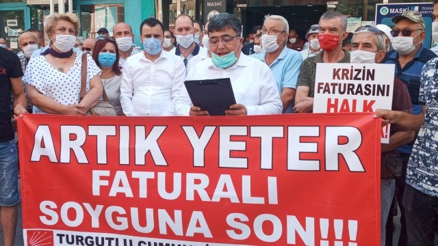 CHP TURGUTLU  İLÇE TEŞKİLATI TARAFINDAN TURGUTLU MASKİ ÖNÜNDE YAPILAN AÇIKLAMADA SU KESİNTİLERİNE SU FATURALARINA TEPKİ GÖSTERİLDİ.
BASIN AÇIKLAMASINI CHP TURGUTLU İLÇE BAŞKANI HÜSEYİN OĞUZ  YAPTI.
BASIN AÇIKLAMASINA CHP MANİSA MİLLETVEKİLİ BEKİR BAŞEVİRGEN CHP MANİSA İL BAŞKANI SEMİH BALABAN CHP MECLİS ÜYELERİ  İLÇE YÖNETİMİNİN YANI SIRA KADIN KOLLARI  VE GENÇLİK KOLLARI İLE PARTİLİLER KATILDI.
YAPILAN BASIN AÇIKLAMASI ŞÖYLE ;