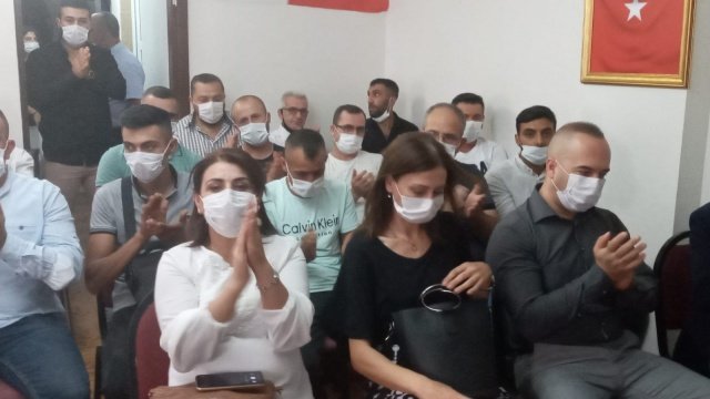 Divan Kurulunun oluşturulması, saygı duruşu ve İstiklal Marşı ve gündem maddelerinin delegelerle oylanmasının ardından seçimlere geçildi.