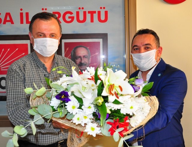 İYİ Parti Manisa İl Başkanı Hasan Eryılmaz, yönetim kurulu üyeleriyle birlikte CHP Manisa İl Başkanı Semih Balaban’a ziyarette bulundu. Ziyarette birlik ve beraberlik vurgusu yapıldı.