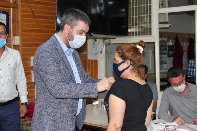 Yunusemre İlçesinde üye oldukları farklı siyasi partilerden istifa eden 26 kişi düzenlenen törenle İYİ Parti’ye geçti.