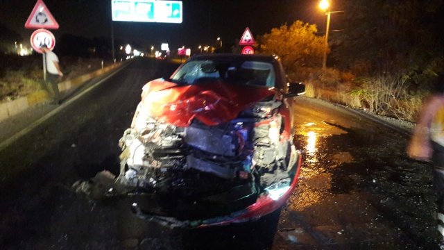 Kaza nedeniyle Balıkesir-Akhisar karayolu bir süre trafiğe kapalı kaldı, ekipler bu sırada diğer araçlara kontrollü geçiş sağladı. Yaralıların bazılarının durumlarının ağır olduğu öğrenildi.
Kazayla ilgili detayları takip ediyoruz.
Gözünüz bizde olsun.