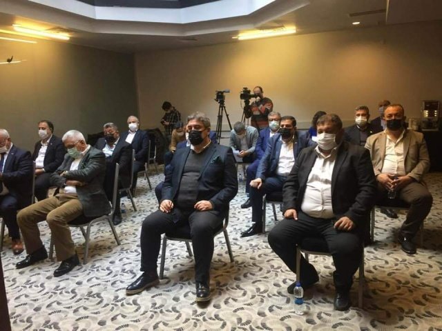 Ege Bölgesi Kahveciler Odaları Başkanları; İzmir Oda Başkanı İsmail Hakkı Kırdı, İzmir Büfeciler Oda Başkanı Selahattin Arslan, Manisa Oda Başkanı Mehmet Çetin, Akhisar Oda Başkanı Erkin Güney, Afyonkarahisar Oda Başkanı Atilla Kocabaş, Aydın Oda Başkanı Uğur Ambarlı, Söke Oda Başkanı Ali Öztürk, Balıkesir Oda Başkanı Bülent Bilir, Gönen Oda Başkanı, Naci Kahraman, Edremit Oda Başkanı Mustafa Aydoğan, Demirci Oda Başkanı Ahmet Akay, Sarıgöl Oda Başkanı Mehmet Ali Mezarcı, Salihli Oda Başkanı Hakan Yerli, Turgutlu Oda Başkanı Cenk Vatansever, Simav Oda Başkanı Ali Aksoy, Uşak Oda Başkanı Erkan Börekçi yaptıkları ortak açıklamada hükümete seslendi.