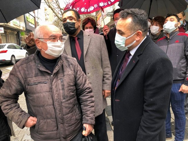 Siyaseti yapacaksanız 5 müteahhit için değil Devletin ve milletin kaynaklarını doğru bir şekilde çocuklarımızın ve milletimizin geleceği için yoksulluk sınırındaki işçi, esnaf, gençler ve çiftçi için kullanacaksınız. Türk milleti 5 müteahhitten büyüktür. Size memleket için bugüne kadar yapmış olduğunuz hizmetlerden dolayı teşekkür ediyoruz. Ama artık yoldan çıktınız, milletten uzaklaştınız. Siyasi görüşünüz ne olursa olsun artık Türk milletinin geleceği adına hep beraber iyileştirilmiş ve güçlendirilmiş parlamenter sisteme geçerek bir seçim sistemine geçilmesi lazım.
