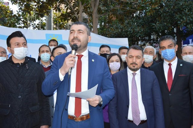 3 Kasım 2020 tarihinde yapılan Yunusemre Belediye Meclis Toplantısı’nda, AK Parti ve MHP’li belediye meclis üyelerinin kabul oyu vermesiyle birlikte ilçede alınan KAYSÜ bedeli yüzde 30 oranında zamlanmıştı. 

KAYSÜ bedeline ve zam kararına tepki gösteren İYİ Partililer, konuyu mahkemeye taşıdı.