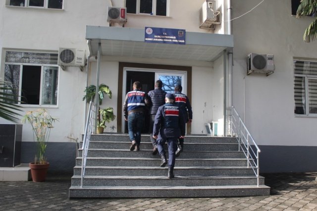 Manisa İl J.K.lığı TEM Şube Müdürlüğü, Salihli İsth. Ks. Amirliği, JASAT Timi , Kom Timi,Sart J.Krk.K.lığı ekipleri ile  21 Mart nevruz kutlamalarını sabote edebilecek şahıslara yönelik yapılan çalışmalar neticesinde, Salihli ilçesi Sart mahallesinden  Ş.T (Erkek 1994 doğumlu) isimli şahsın sosyal medya üzerinden (Facebook), PKK terör örgütünün propagandası yaptığı tespit edilmiştir. Salihli C. Savcılığından alınan talimat gereği, şüpheli ikametinde yakalanarak gözaltına alınmış olup tahkikata başlanılmıştı