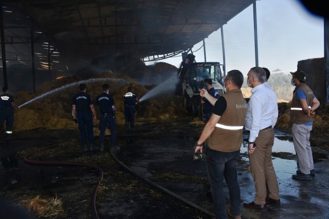 Manisa İl Tarım ve Orman Müdürü Metin Öztürk ile beraberindeki heyet, Turgutlu Sanayi ve Ticaret Odası Başkanı ve aynı zamanda Tariş Pamuk ve Yağlı Tohumlar Tarım Satış Kooperatifleri Birliği Başkanı Faruk Aydın’ a ait Besi Çiftliğinde çıkan yangın dolayısıyla geçmiş olsun ziyaretinde bulundu.