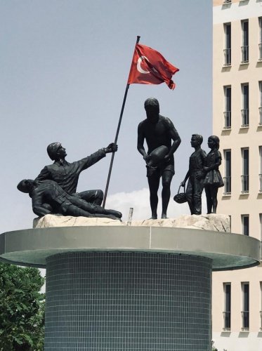 Kamuoyunda Manisa Tarzanı olarak bilinen Ahmet Bedevi’nin ölümünün 58. yılı dolasıyla bir anma mesajı yayınlayan Manisa Birlik Genel Başkanı ve Obasya Turizm Geliştirme Kooperatifi Başkanı Mustafa Pala, Manisa Tarzanı’nın anısına gerekli özenin gösterilerek sahip çıkılması gerektiğini ifade etti.