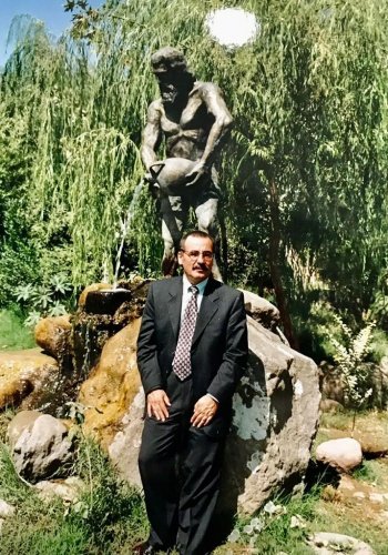“MANİSA TARZANI’NIN HEYKELİNİ YAPTIRDIK, HAYATINI FİLM HALİNE GETİRDİK” 

Başkan Mustafa Pala, “Manisa Tarzanı'mızın adını ve anısını yaşatmak için, araştıran öğrenen öğrendiklerini paylaşan Hakkı Avan, Bedriye ve Haydar Aksakal kardeşler gibi Tarzan üzerine yazmayı iş edinen dostlarımız var. Aslında onlar da bir Tarzan, yaşadıkları bu kenti ve kentinin insanlarını tanıtmaya çalışıyorlar. Ben gücüm yettiğince katkıda bulunmaya çalışıyorum. Yazıyorum çiziyorum. Filmin yapılmasına katkıda bulundum. Tarzanın heykellerini yaptırdım” diye konuştu.