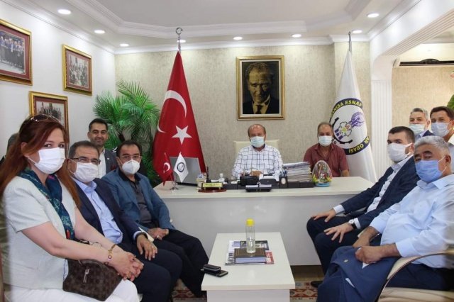 Manisa'da sivil toplum örgütü temsilcileri ve esnafla buluşan heyet, esnafın dertlerini dinlediler. Manisa Ticaret ve Sanayi Odası, Ziraat Odası, Esnaf Odası başkanlarıyla bir dizi görüşme yapan heyet, Deva Partisinin tarım eylem planı hakkında bilgi verdiler.