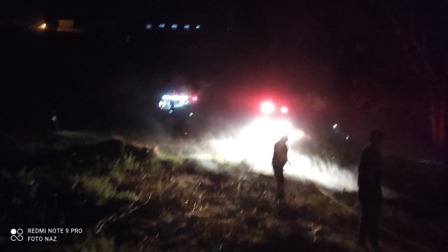 Manisa'nın Demirci ilçesinde çıkan arazi yangını korkuttu.
Bu gece saat 22.45 sularında gecenin sessizliğini bozarak çalan itfaiye sirenlerinin sesi Demirci ilçesinde yaşayanları endişeye sevk etti.
